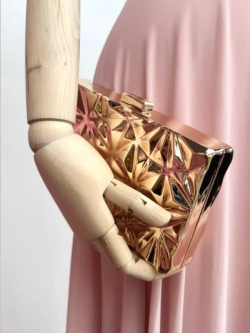 Clutch losangos dourada